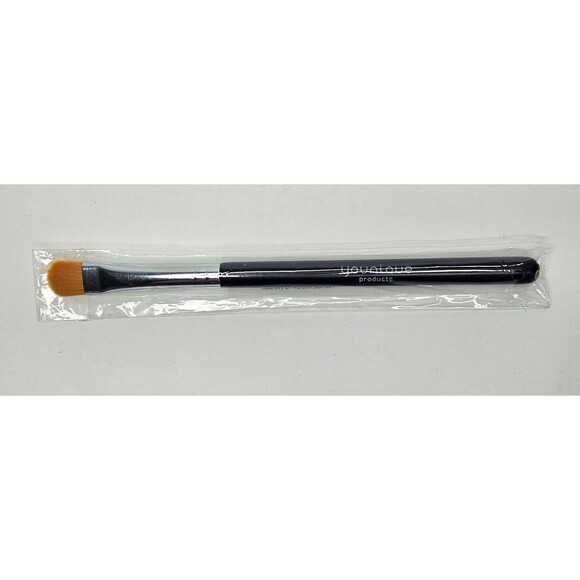 Younique Cream Shadow Brush New Sealed - Picture 1 of 5